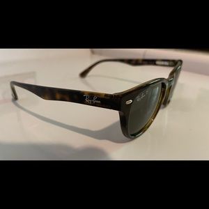 Ray-Ban Polarized Wayfarer Sunglasses - RB 4140 49mm
